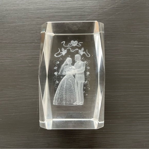 3D Laser Crystal Art Glass Hologram of a Bride and Groom - Picture 9 of 14